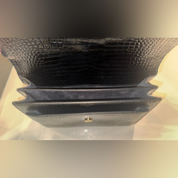 Saint Laurent Sunset Large in black croc-embossed shiny leather w/ gold hardware - Picture 10 of 17